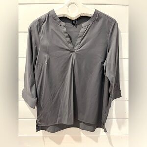 🩶 DEVON & JONES Stretch Blouse – Size M – New with Tags